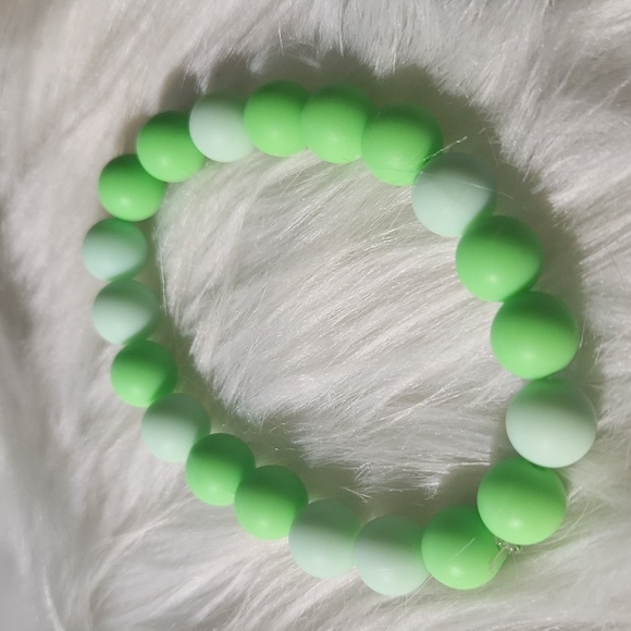 Hand crafted beaded bracelet - Picture 3 of 4
